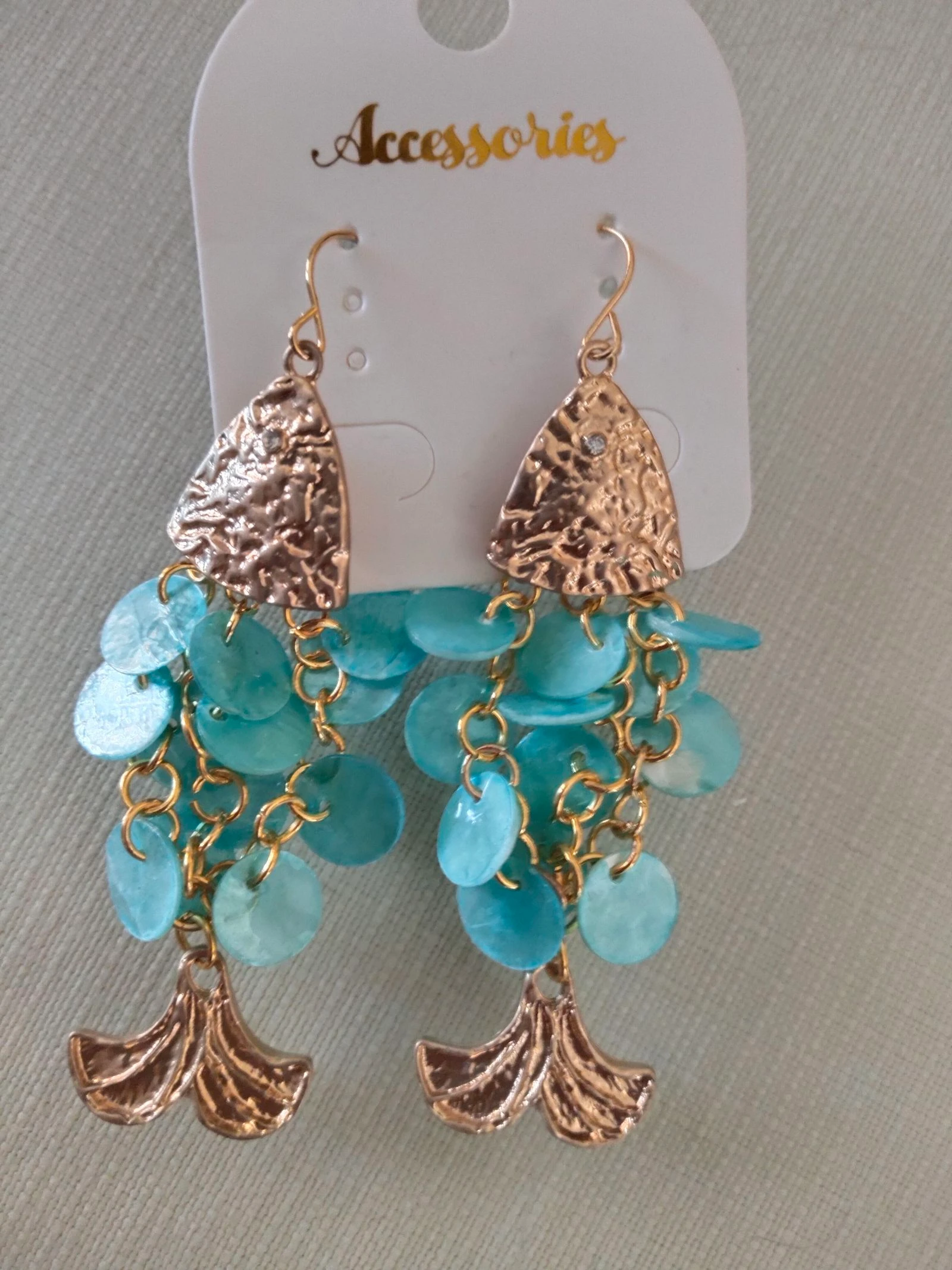 Pendientes 🐠 turquesas y dorados 